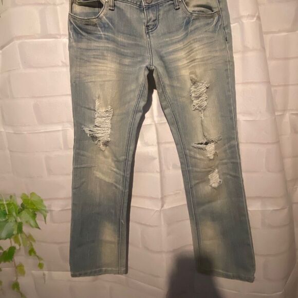 ALMOST FAMOUS LOW RISE JEANS​​ - Picture 2 of 10